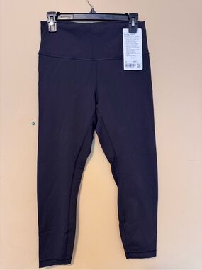 Lululemon Women’s Wunder Train HR Tight 25”. Solid black. Size 10.